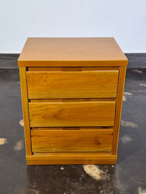 nochero cedro 3 caj auto draft